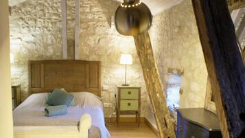 4 chambres, bureau, fer et planche Ă repasser, draps fournis