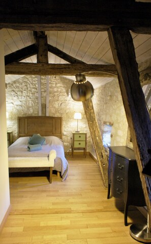 4 Schlafzimmer, Schreibtisch, Bügeleisen/Bügelbrett, Bettwäsche