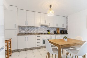 Refrigerador, microondas, horno y lavavajillas 