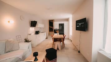 Fernseher, Stereoanlage