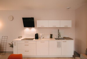 Frigorífic, microones, forn i placa de cuina