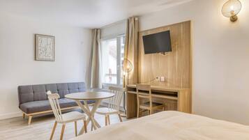 1 bedroom, desk, iron/ironing board, WiFi