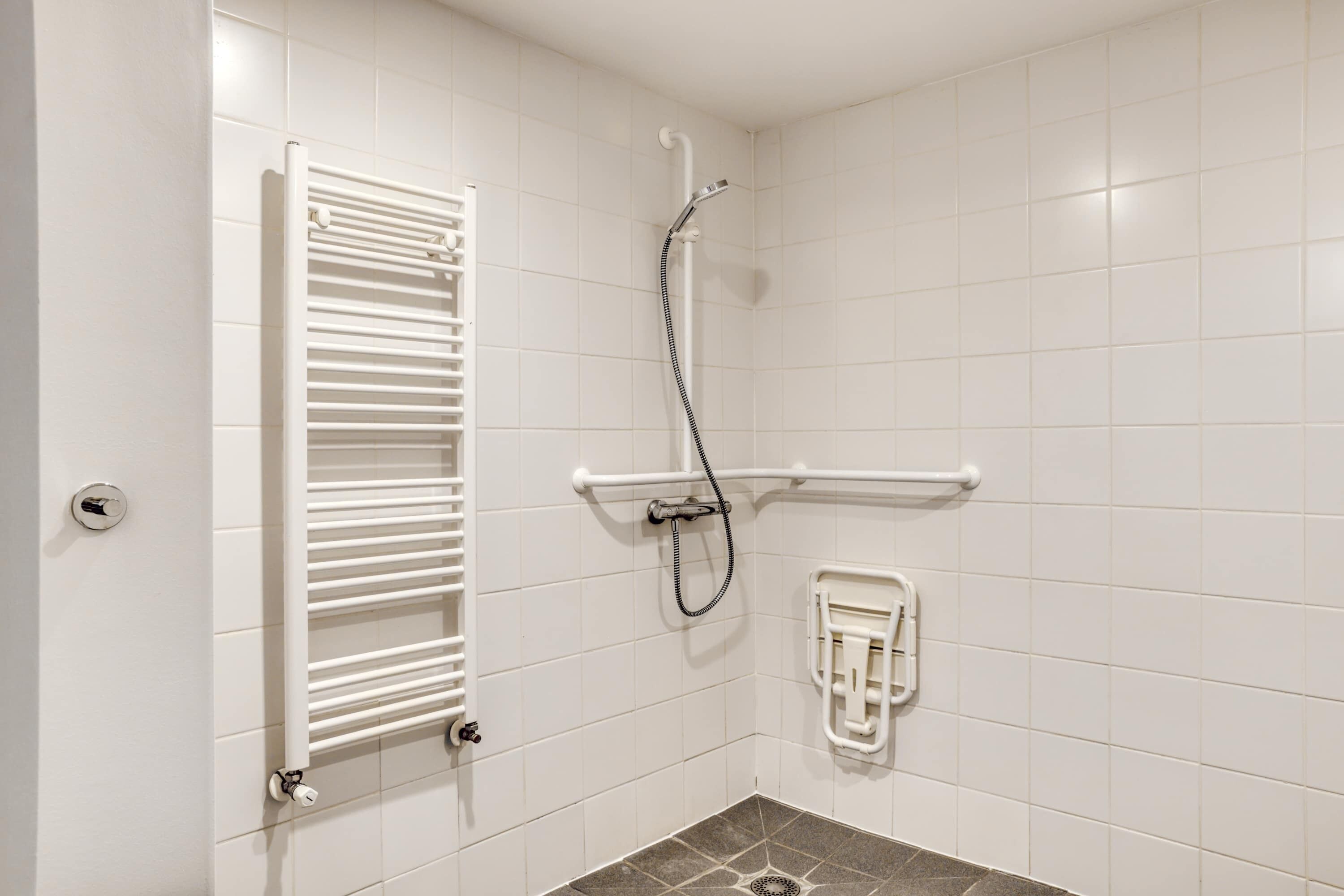 Shower, towels