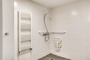 淋浴设施、毛巾