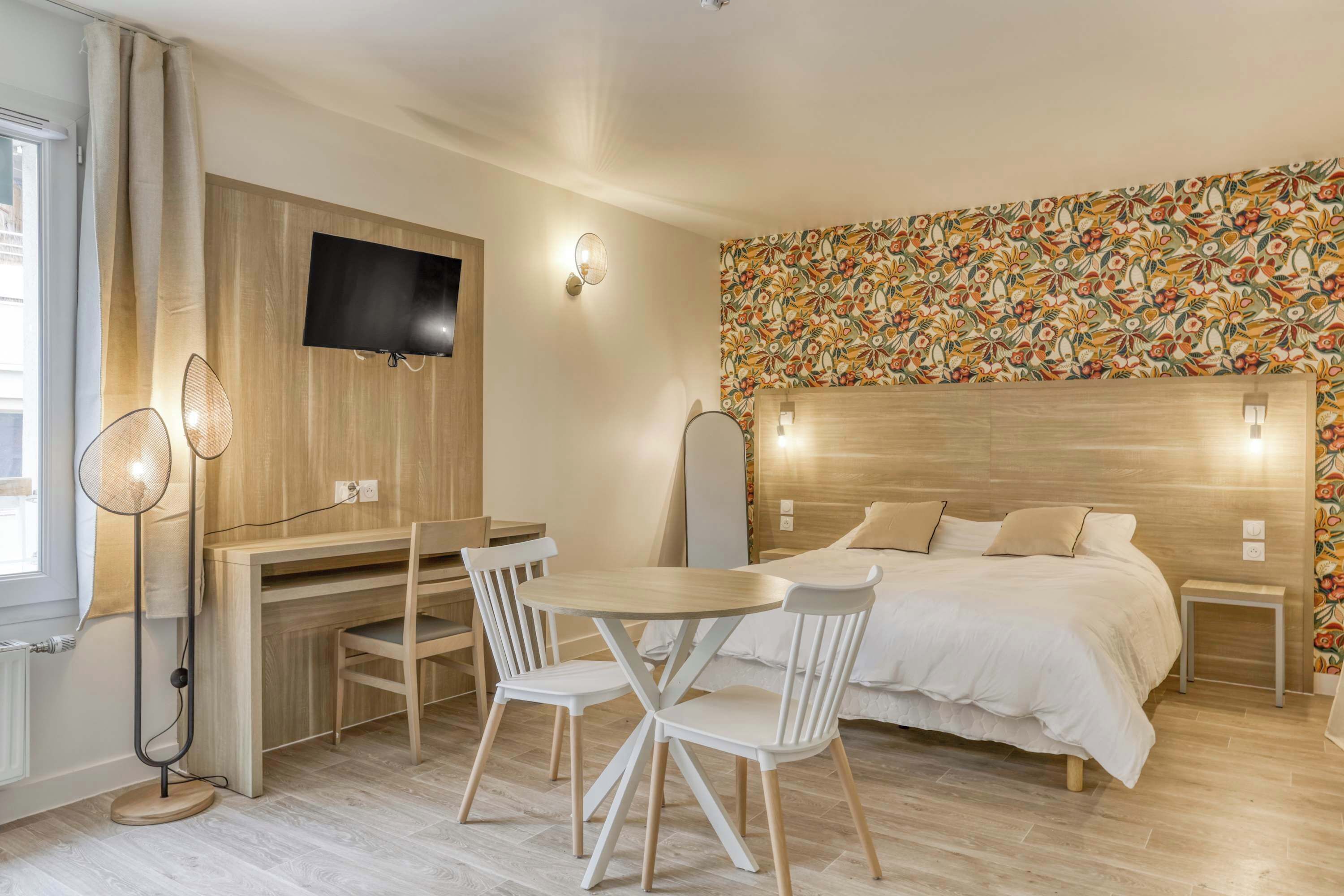 1 chambre, bureau, fer et planche à repasser, Wi-Fi