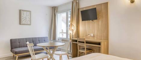 1 bedroom, desk, iron/ironing board, WiFi