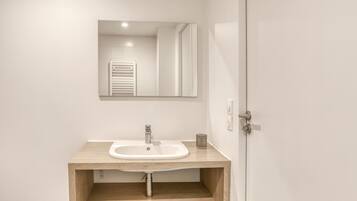 Douche, serviettes fournies