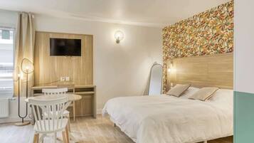 1 bedroom, desk, iron/ironing board, WiFi