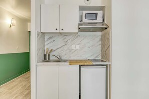 微波炉、炉灶、茶具/咖啡用具、厨具/餐具