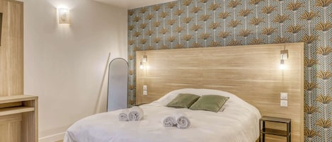 1 bedroom, desk, iron/ironing board, WiFi