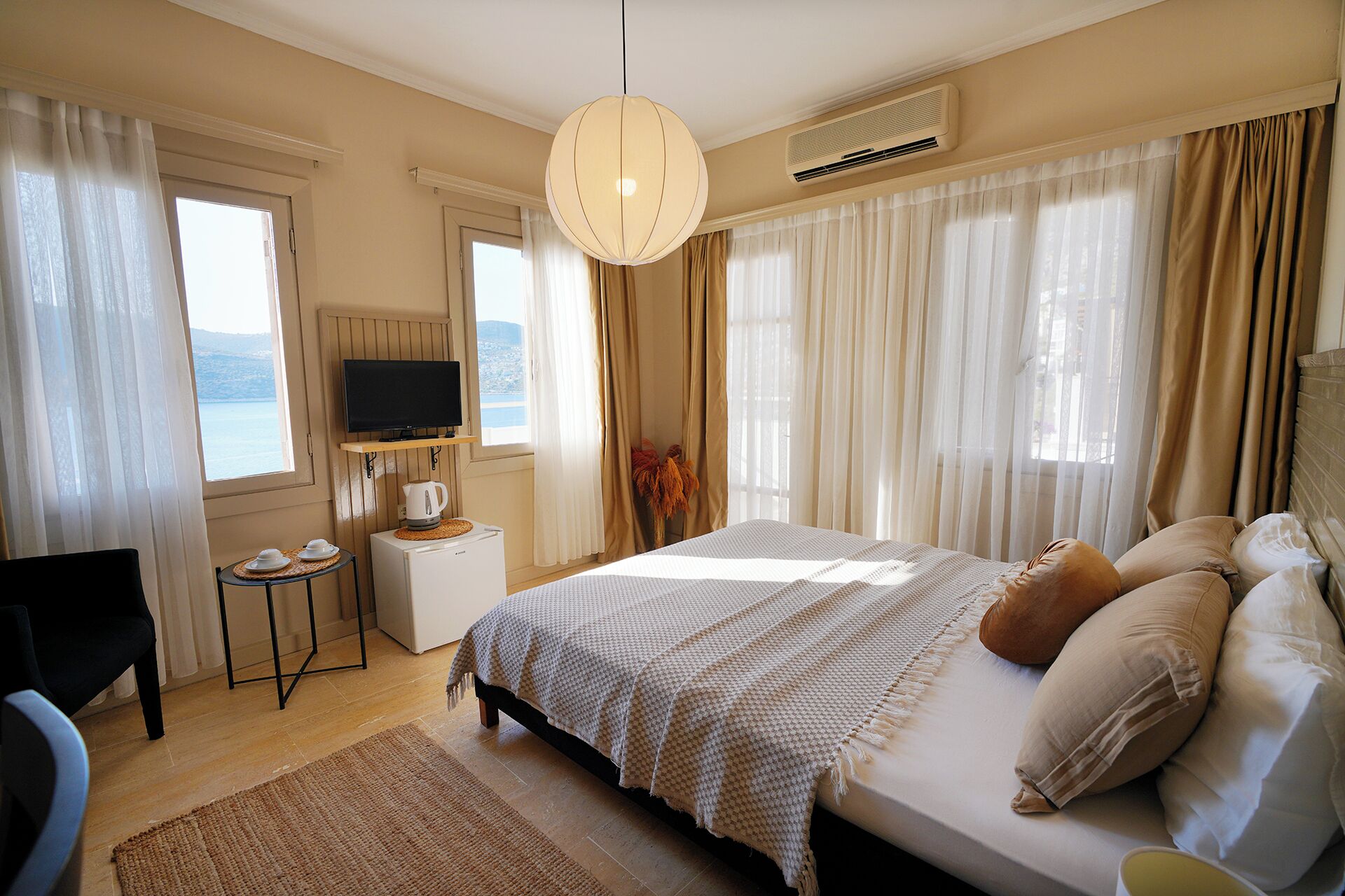 标准双人房 | 办公桌、笔记本电脑工作区、免费 WiFi