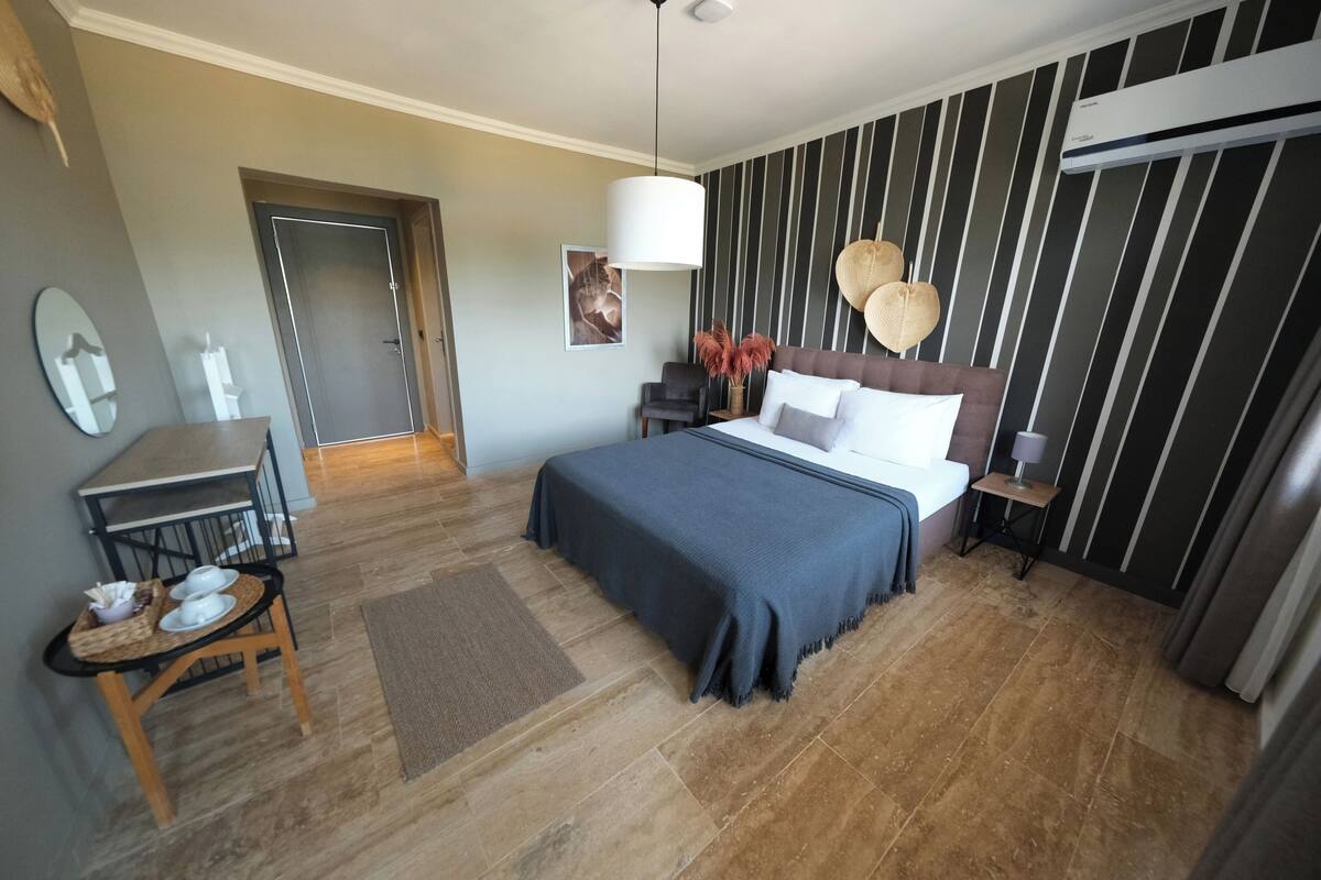 Superior Room | Desk, laptop workspace, WiFi (free)