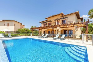 Villa (5 Bedrooms) | Exterior