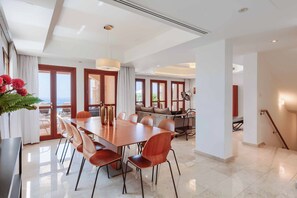 Villa (5 Bedrooms) | Interior