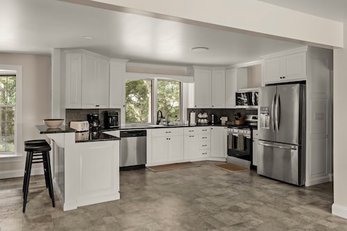 This house is a 5 bedroom(s), 3 bathrooms, located in New Holland, PA.