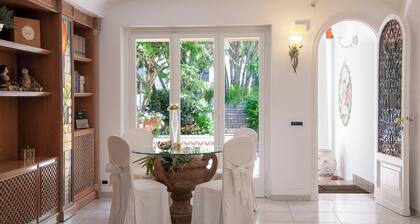 Elegant Mediterranean-style residence to enjoy the beauty of Ischia.