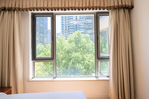 Departamento superior, 3 habitaciones, balcón, vista a la ciudad | Tabla de planchar con plancha y wifi gratis