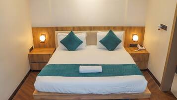 Phòng Deluxe, 1 phòng ngủ | Bàn, khu vực làm việc phù hợp cho laptop