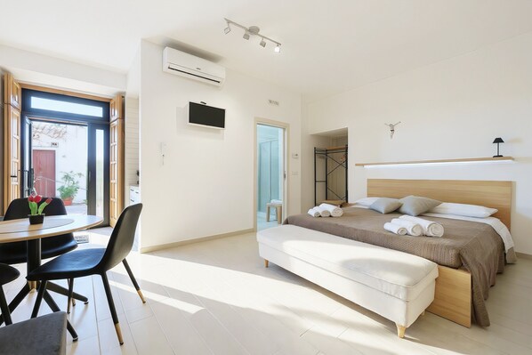 1 bedroom, WiFi, bed sheets