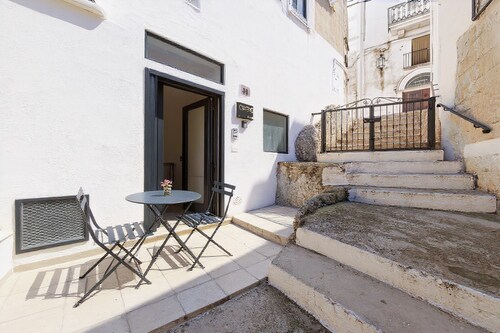 Apartment 'Cantine Cippone Room' with Shared Terrace, Wi-Fi and Air Conditioning