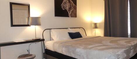 2 slaapkamers, een strijkplank/strijkijzer