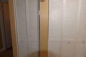 Interior - Family-Friendly 2BR Condo Near Universal (Orlando)