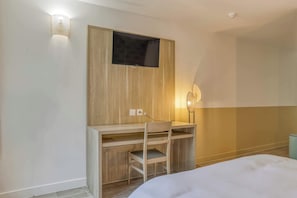 1 Schlafzimmer, Schreibtisch, BĂŒgeleisen/BĂŒgelbrett, WLAN
