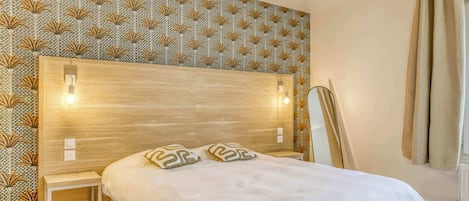 1 bedroom, desk, iron/ironing board, WiFi