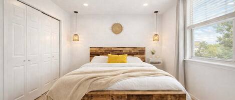 3 soverom, strykejern/-brett, wi-fi og sengetøy