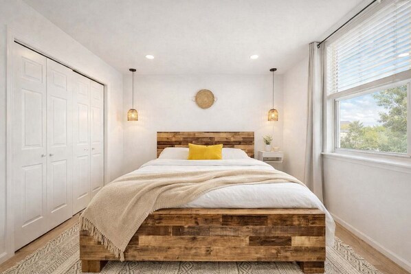 3 habitaciones, tabla de planchar con plancha, wifi y ropa de cama 