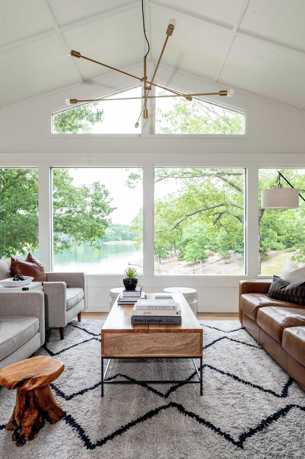 Televisión, libros, oficina