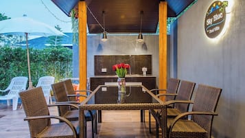 Villa, 3 chambres, accessible aux personnes à mobilité réduite, piscine privée | Bar lounge