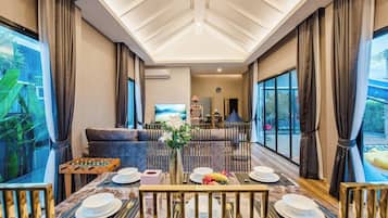 Villa, 3 chambres, accessible aux personnes à mobilité réduite, piscine privée | Salle à manger