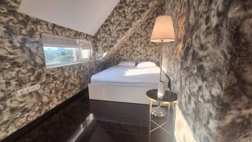 2 bedrooms, in-room safe, iron/ironing board, WiFi