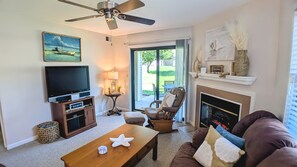 TV, fireplace - Taney Pointe~NEW Listing~Pointe Royale Resort~Pools~Hottub (Branson)