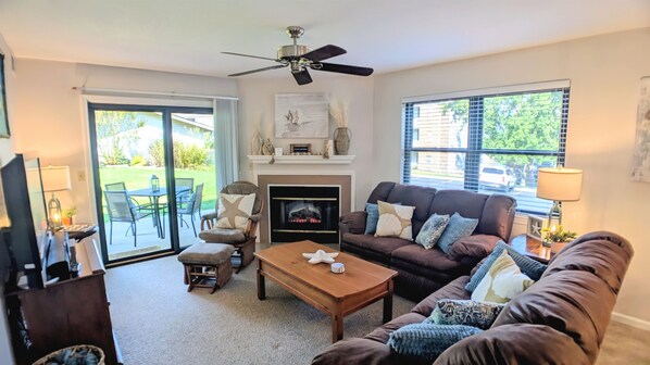 Télévision, cheminée