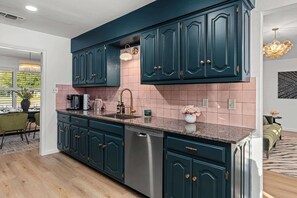 Frigorífic, microones, forn i placa de cuina 