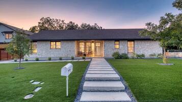 المنشأة من الخارج