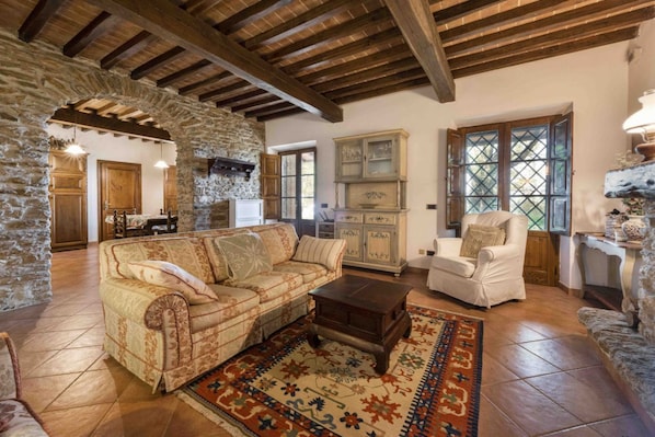 Télévision, cheminée