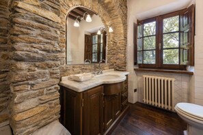 Dusche, Haartrockner, Bidet, Handtücher