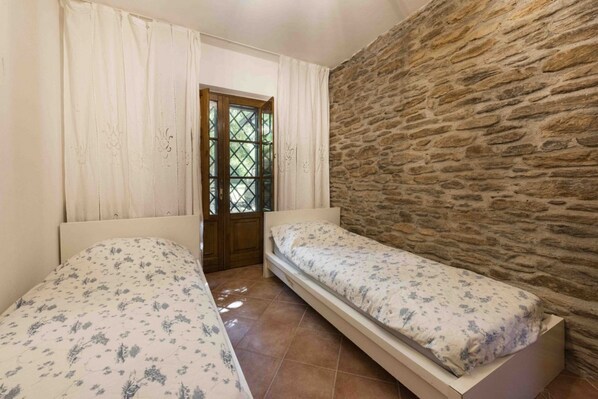 4 soverom, wi-fi (inkludert) og sengetøy