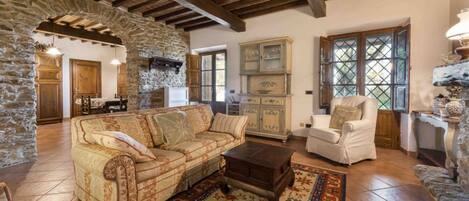 Télévision, cheminée