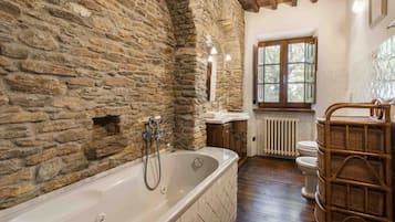 Doccia, asciugacapelli, bidet, asciugamani