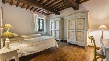 4 camere, culla da viaggio, Wi-Fi gratuito, lenzuola