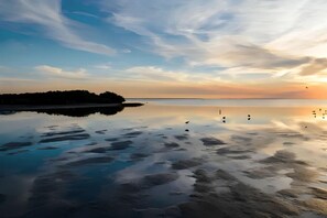 Una spiaggia nelle vicinanze
