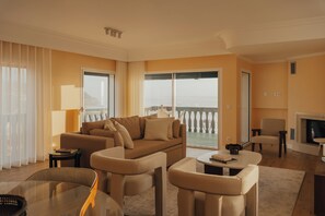 Televisión y chimenea 