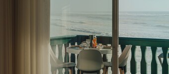Chalet by the sea with access to the beach on foot