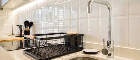 Ofen, Herdplatte, Kochgeschirr/Geschirr/Besteck