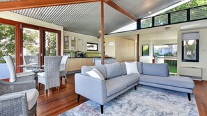 تلفزيون ذكي