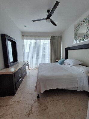 2 chambres, fer et planche à repasser, Wi-Fi, draps fournis